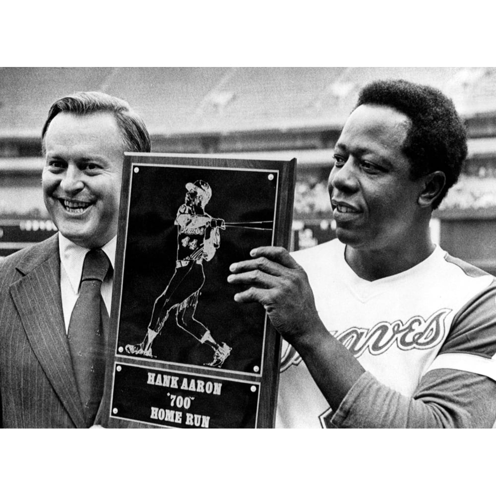 Atlanta Braves President William Bartholomay Presents Hank Aaron With The Plaque Honoring His 700Th Home Run History (