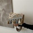 thumbnail image 4 of Bolso cuadrado pequeño con borlas de estilo étnico de alto valor, nuevo bolso bandolera con correa ancha versátil para el hombro estilo vacaciones otoño 2025, 4 of 5