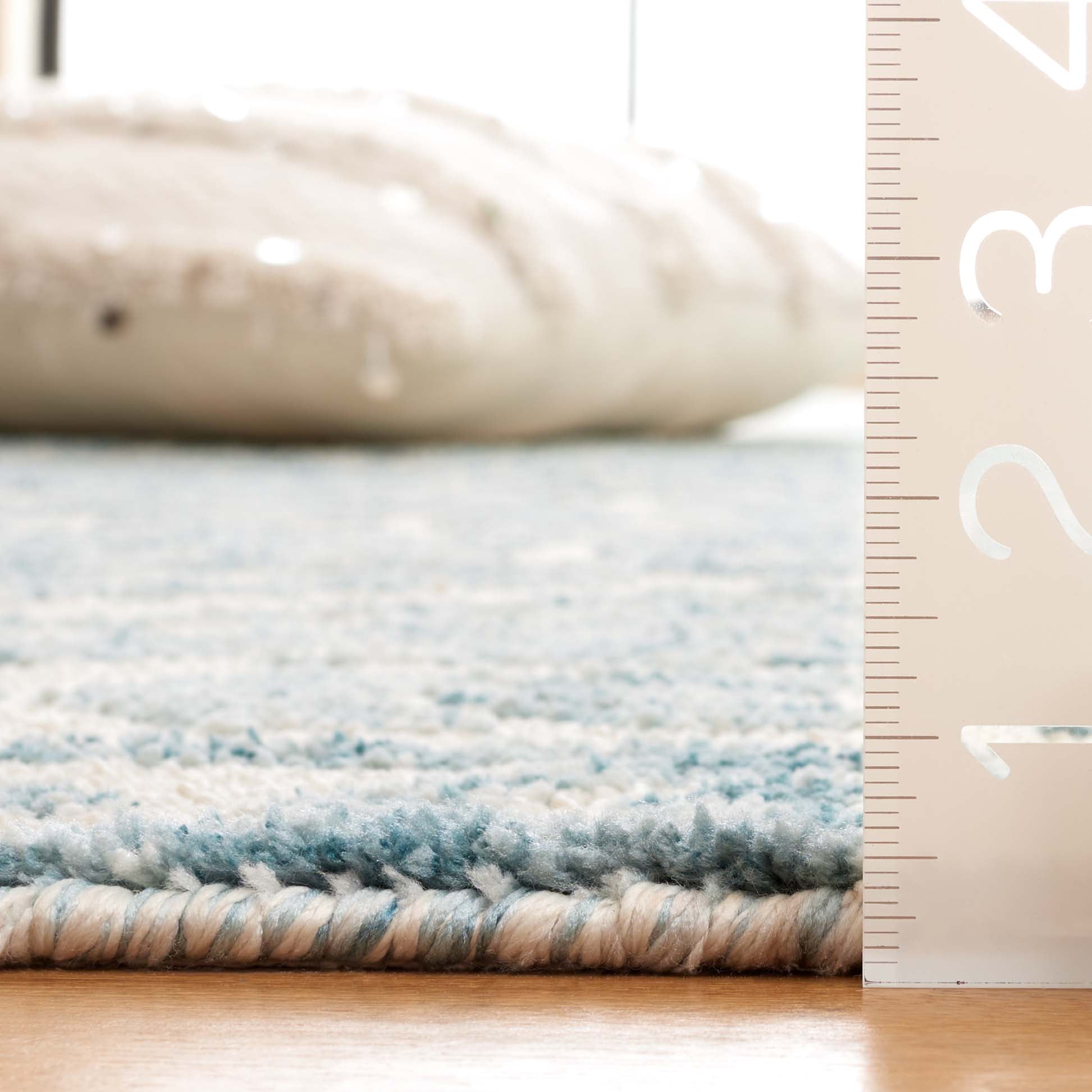 SAFAVIEH Audrey Barbara Geometric Runner Rug, Ivory/Blue, 2'6" x 8'