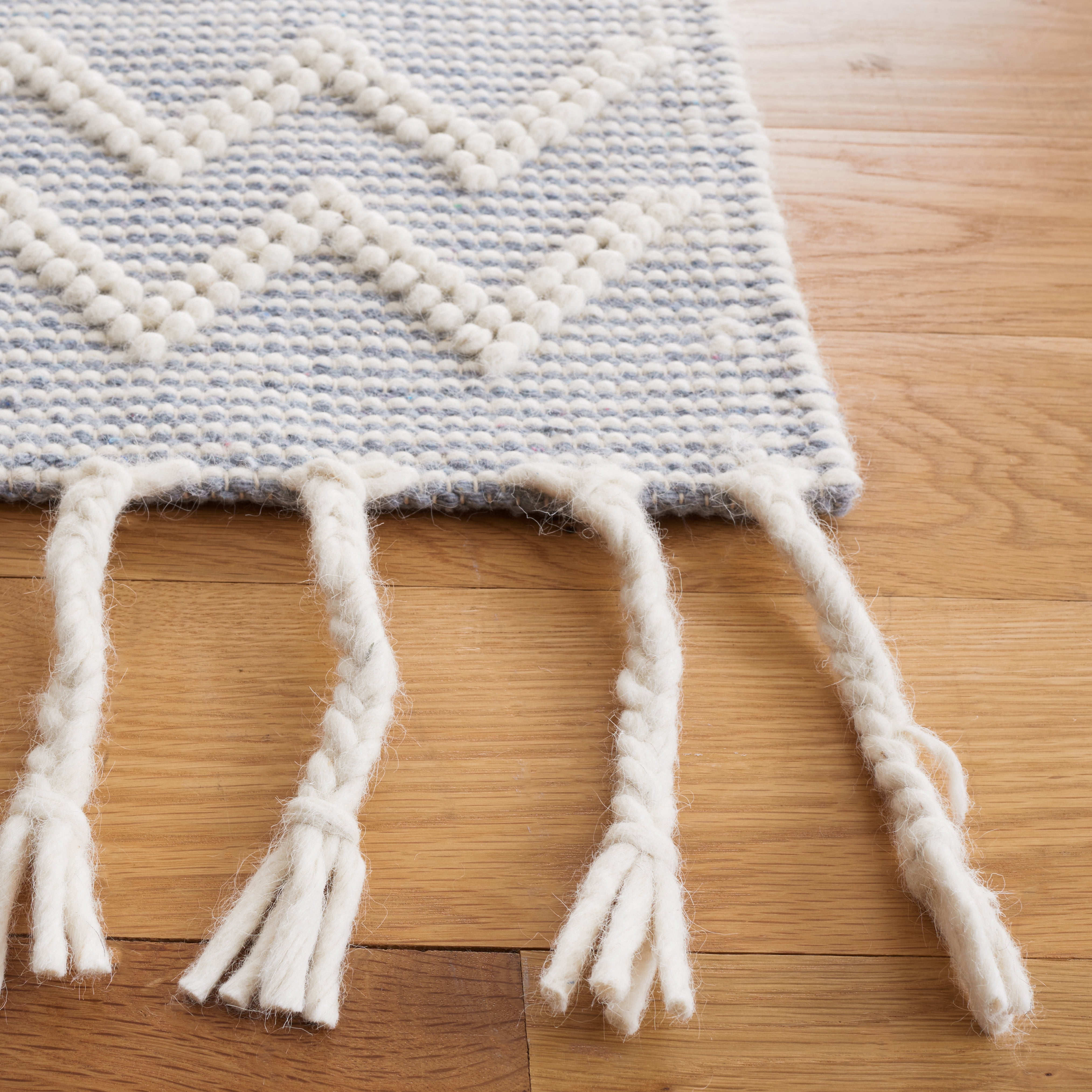 SAFAVIEH Natura Athens Southwestern Area Rug, Ivory/Light Blue, 6' x 6' Square