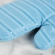 thumbnail image 4 of Juego de 2 guantes de cocina KitchenAid Albany, terciopelo azul, 18 x 33 cm, 4 of 5