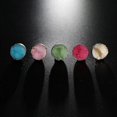 thumbnail image 3 of Pendientes Kawaii Yashi con forma de drusa de cuarzo sintético irregular color verde, 3 of 5