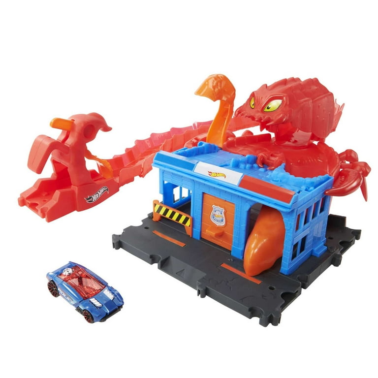 Hot Wheels City Scorpion Flex Attack Set: Curved Race Track, Speed