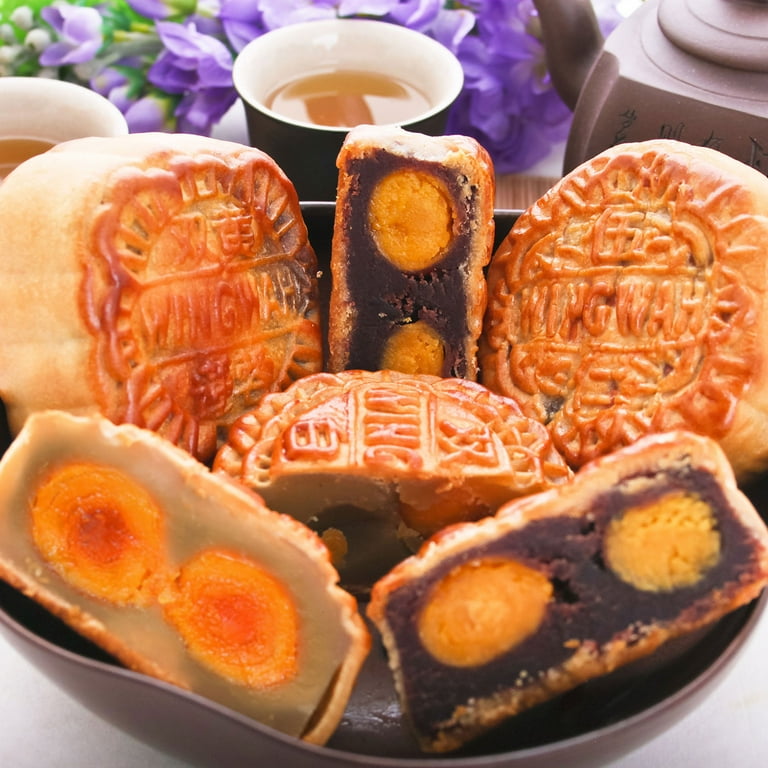 Wing Wah Hong Kong Assorted Mooncake 4 Kinds 26 Oz. / 740 g