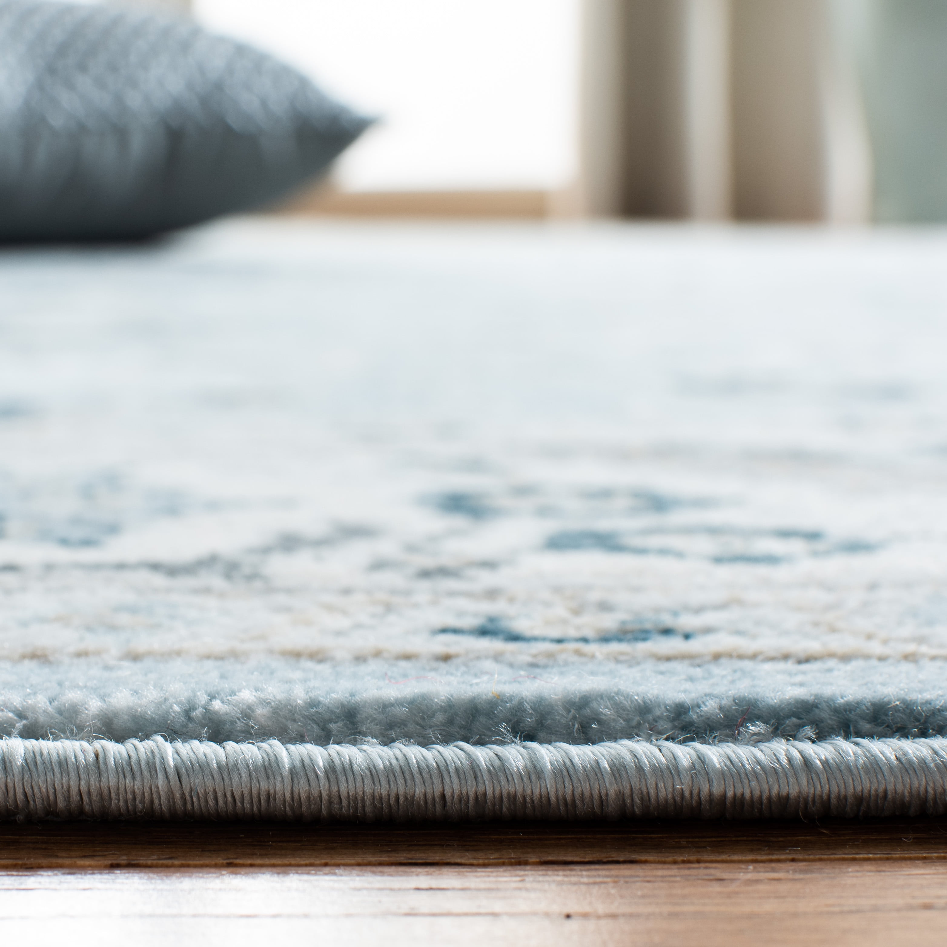 SAFAVIEH Isabella Kuzman Oriental Area Rug, Light Blue/Cream, 8' x 10'