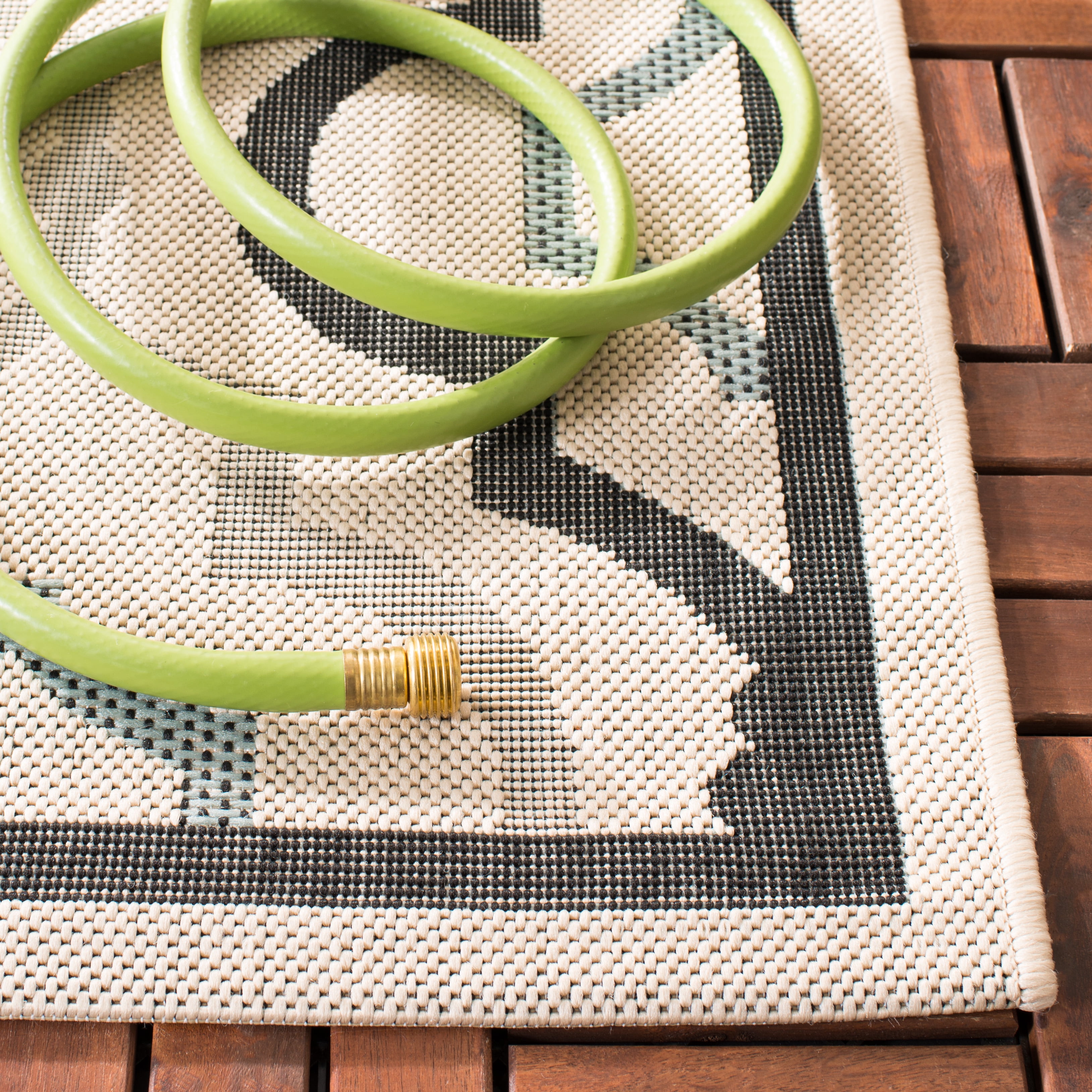 Safavieh Courtyard Bayon Geometric Indoor/Outdoor Runner Rug, Ivory/Black, 2'3" x 8'