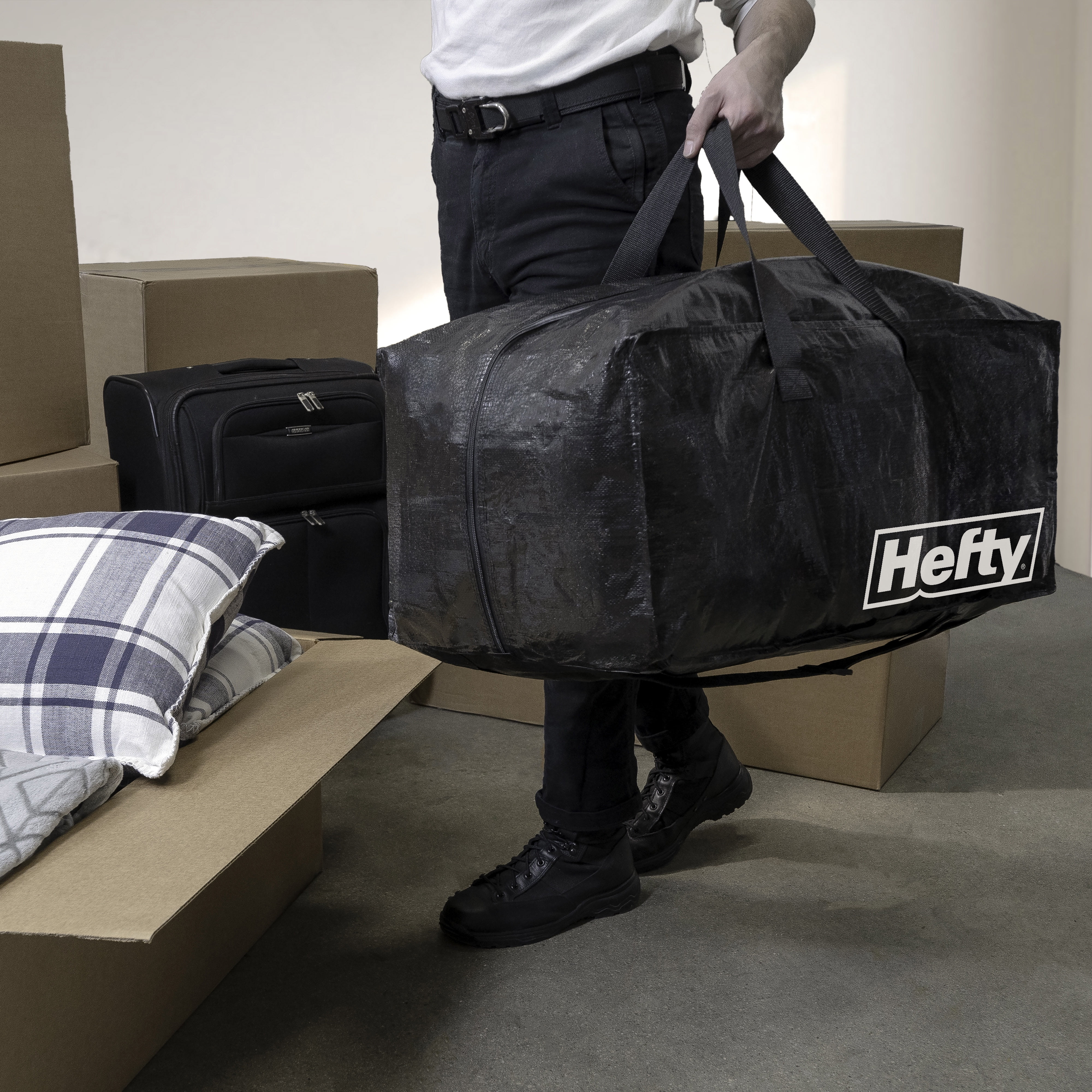 Hefty MAX Moving Bag with Adjustable Handles, Zipper, Closet Organizer, Adults and Tweens