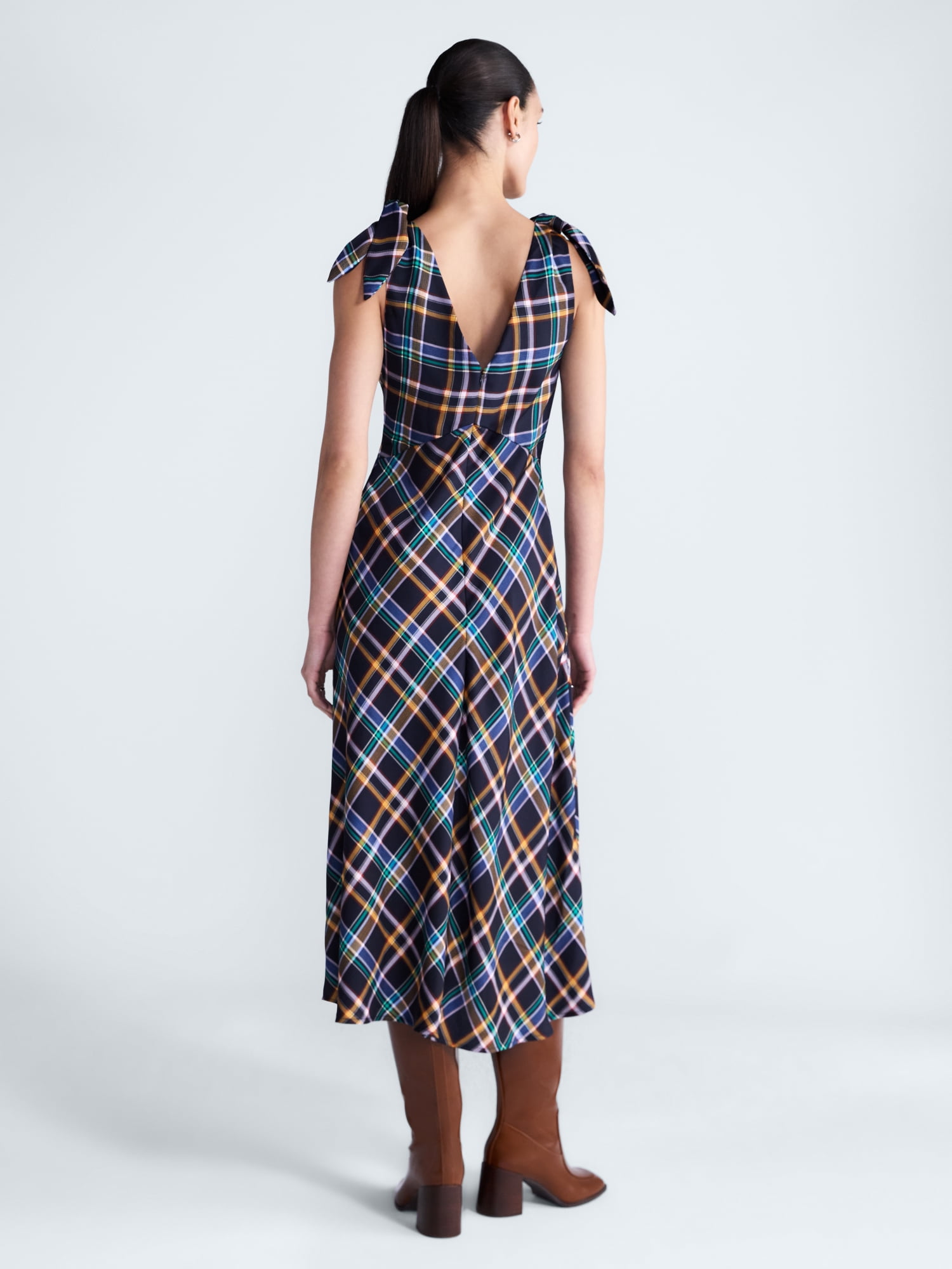 Free Assembly Women's and Women's Plus Twist Front Sleeveless Maxi Dress, Sizes XS-4X