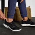 thumbnail image 2 of Zapato de recuperación OOFOS oOMG Sport LS blanco y negro para hombre, talla 10, 2 of 8