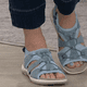 thumbnail image 2 of 2023 Sandalias deportivas de moda para mujer, zapatos planos de playa para exteriores, cómodos, con punta redonda, transpirables, de talla grande, ligeros e informales para mujer, 2 of 5