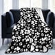 thumbnail image 4 of Manta con estampado de pata de perro | Franela de poliéster suave y acogedora | 99 x 71 cm, ligera y cálida, decorativa para sofá cama | Regalo para amantes de las mascotas | Para usar todo el año, 4 of 6