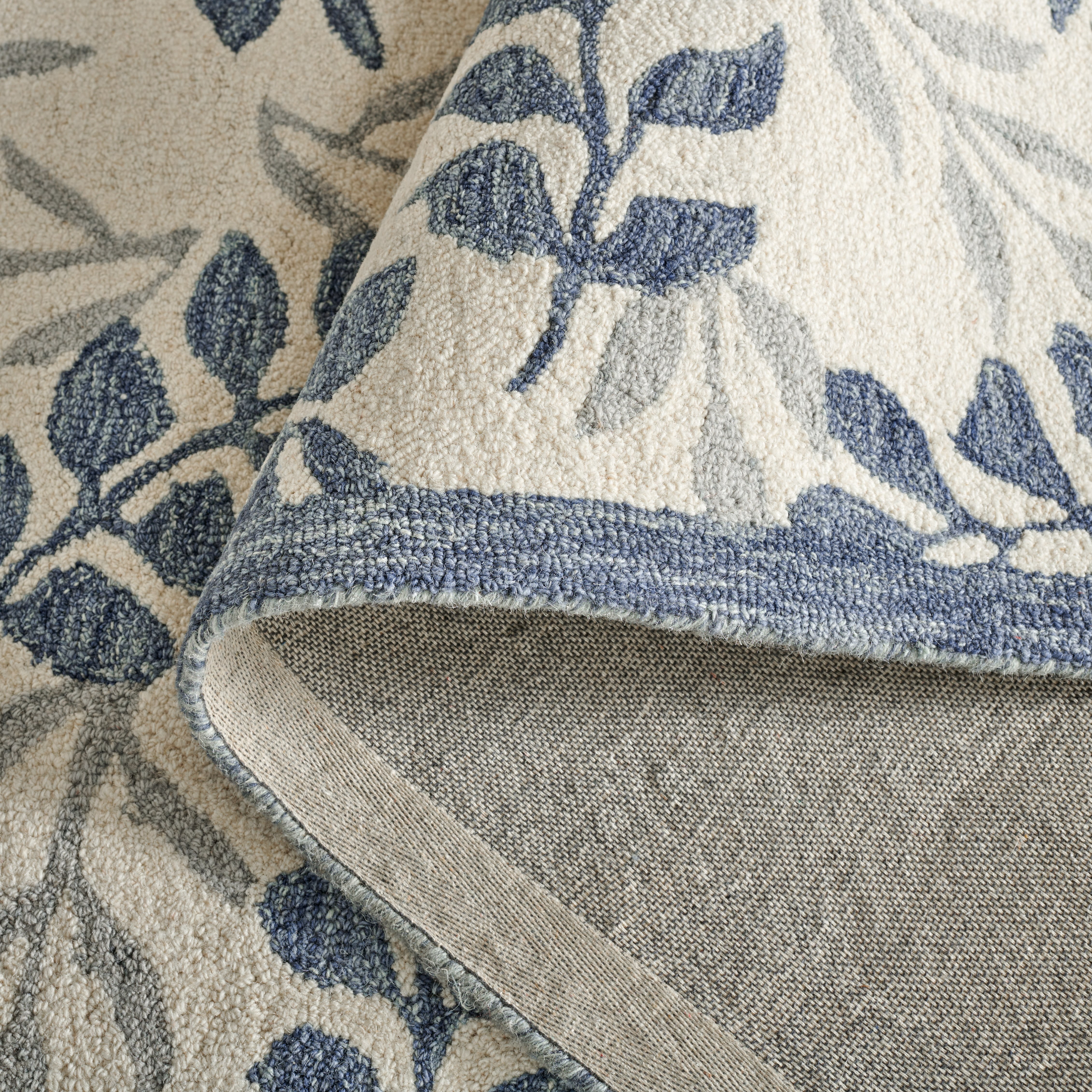 SAFAVIEH Martha Stewart Jardin Floral Area Rug, Ivory/Grey, 5' x 8'