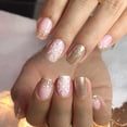 thumbnail image 1 of Uñas postizas Press On GCSQW con glitter dorado y copos de nieve, 24 piezas, 1 of 6