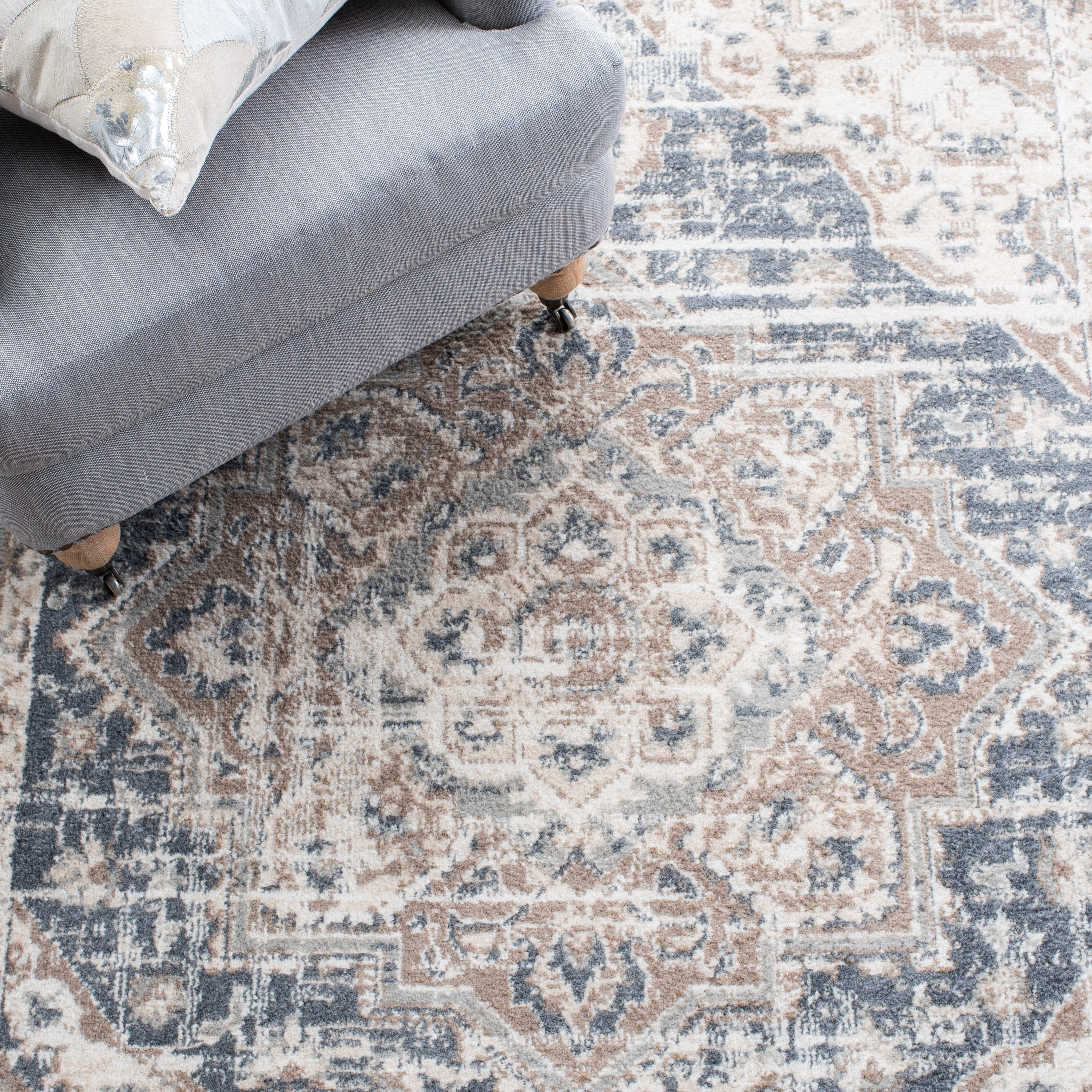 SAFAVIEH Pyramid Jefferson Oriental Area Rug, Ivory/Beige, 5'3" x 5'3" Square
