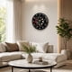 thumbnail image 1 of Reloj de pared 2D con forma de cubo de rueda de coche, decoración de llanta de neumático, redondo, silencioso, fácil de leer, adorno decorativo de 20 cm, 1 of 8