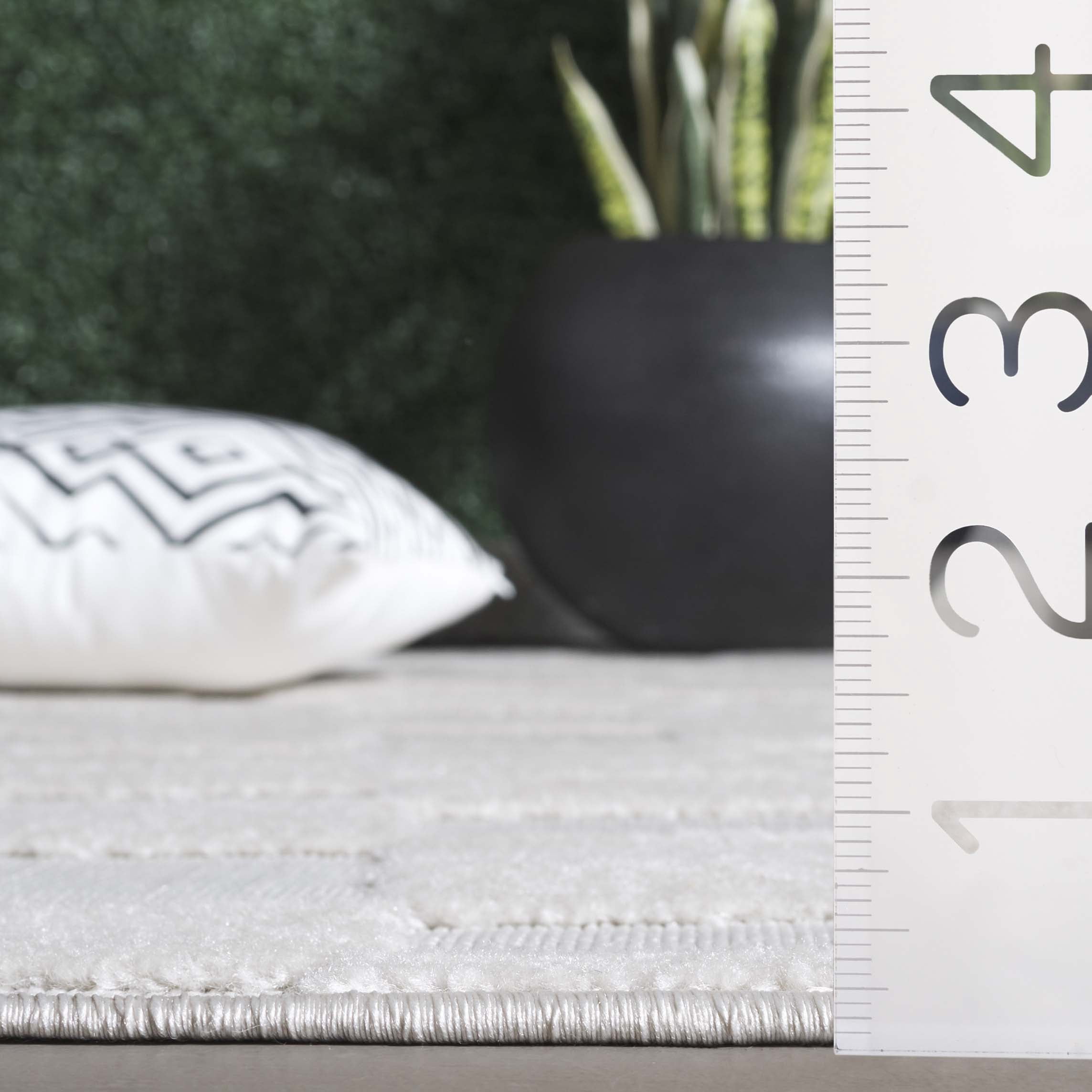 SAFAVIEH Stella Bertha Checkered Indoor/Outdoor Area Rug, Ivory, 8'2" x 10'
