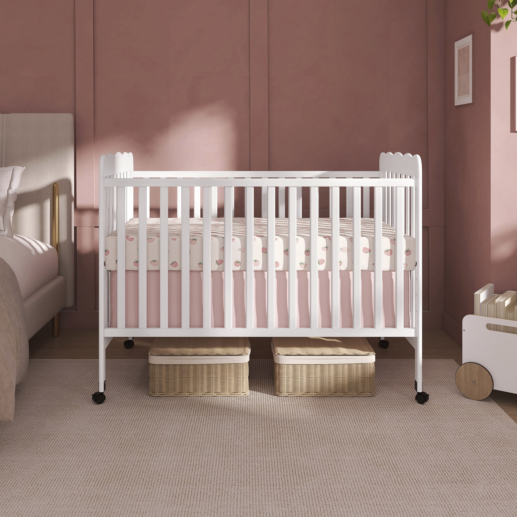Dream On Me Carson Classic 3-in-1 Portable Crib in White, Removable Wheels, Converts from Baby Crib to Toddler Bed, Day Bed and Kids Sofa, Three Adjustable Mattress Height Positions