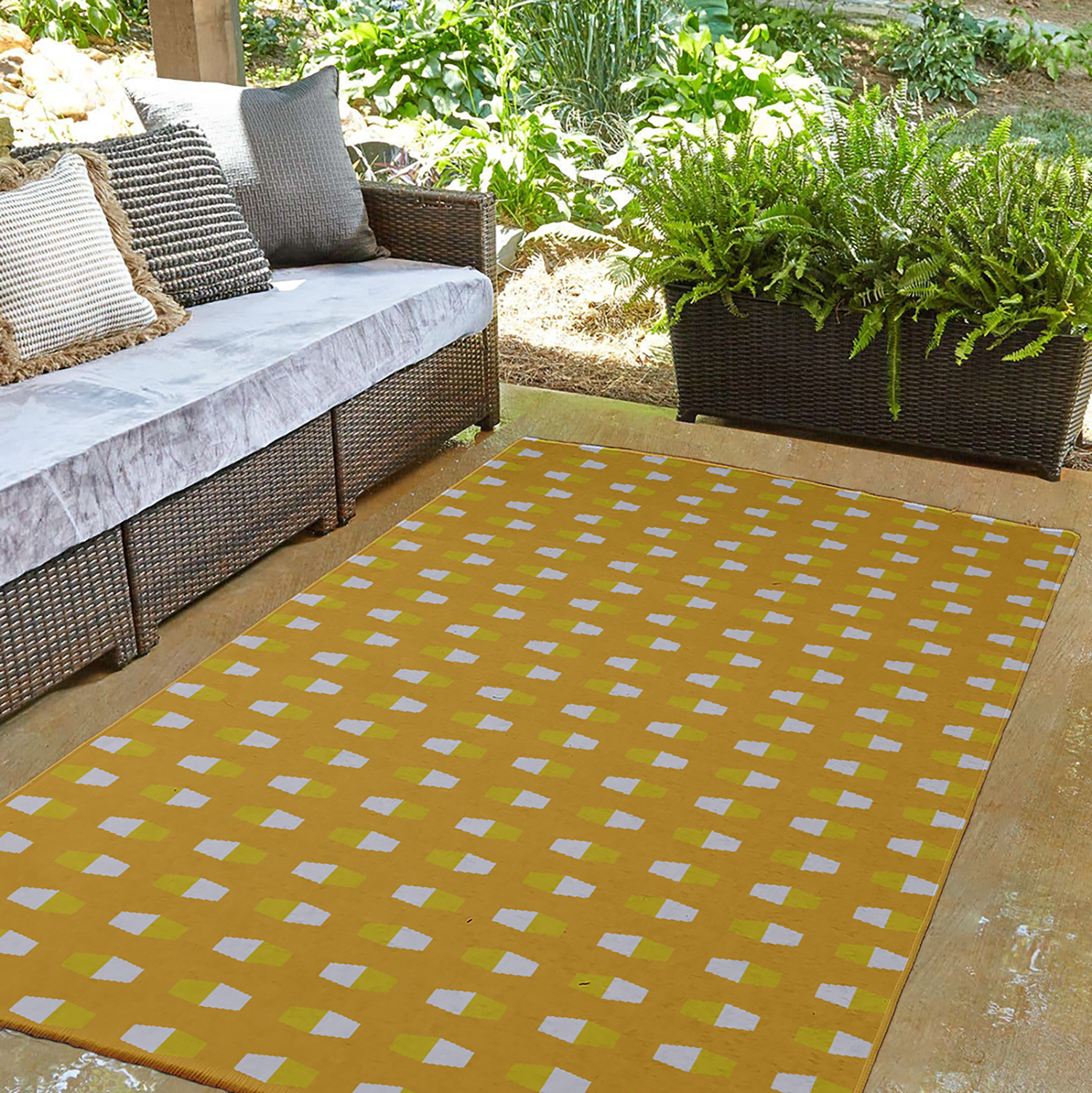 Simply Daisy 3' x 5' Sunny Mustard Bowling Pins Indoor/outdoor Rug