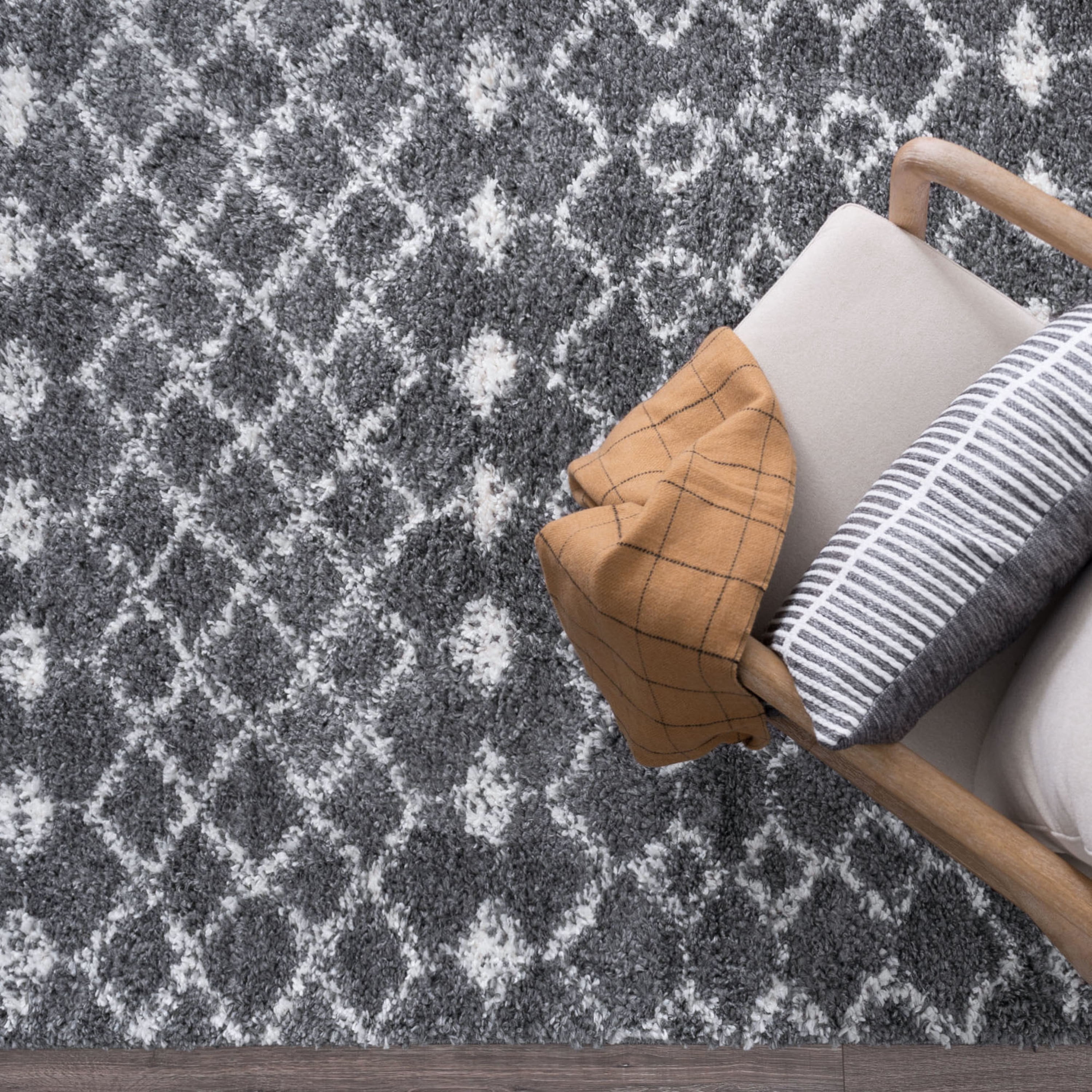 Bliss Rugs Transitional Geometric 4' x 5'3'' Gray and White Polypropylene Indoor Area Rug, 4' x 5'3''