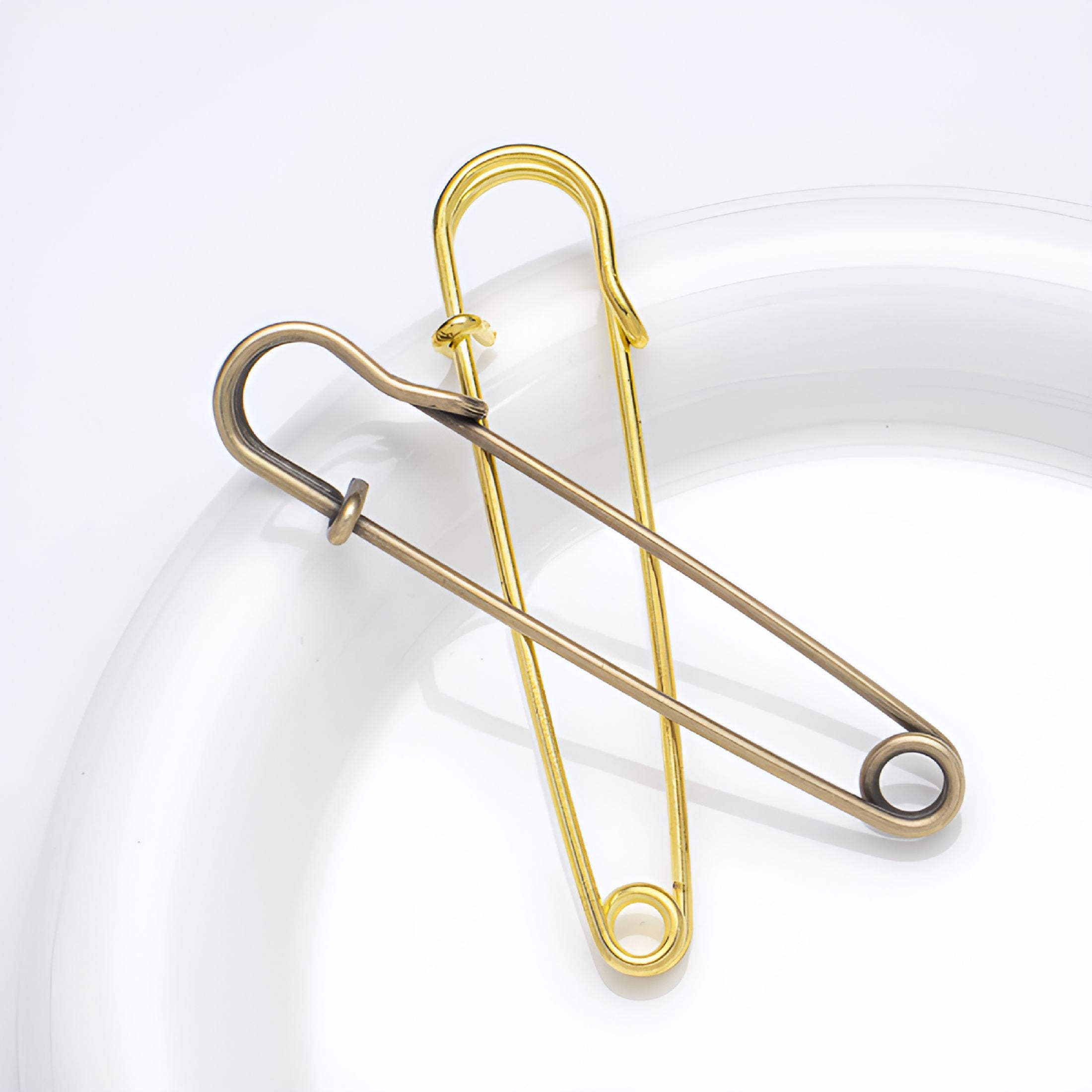 TUWAFE 2026 New Pack of 30 Safety Pins,Heavy Duty Blanket Pins Bulk Steel Spring Lock Pins Fasteners for Blankets Crafts Skirts Kilts Brooch Making,70Mm