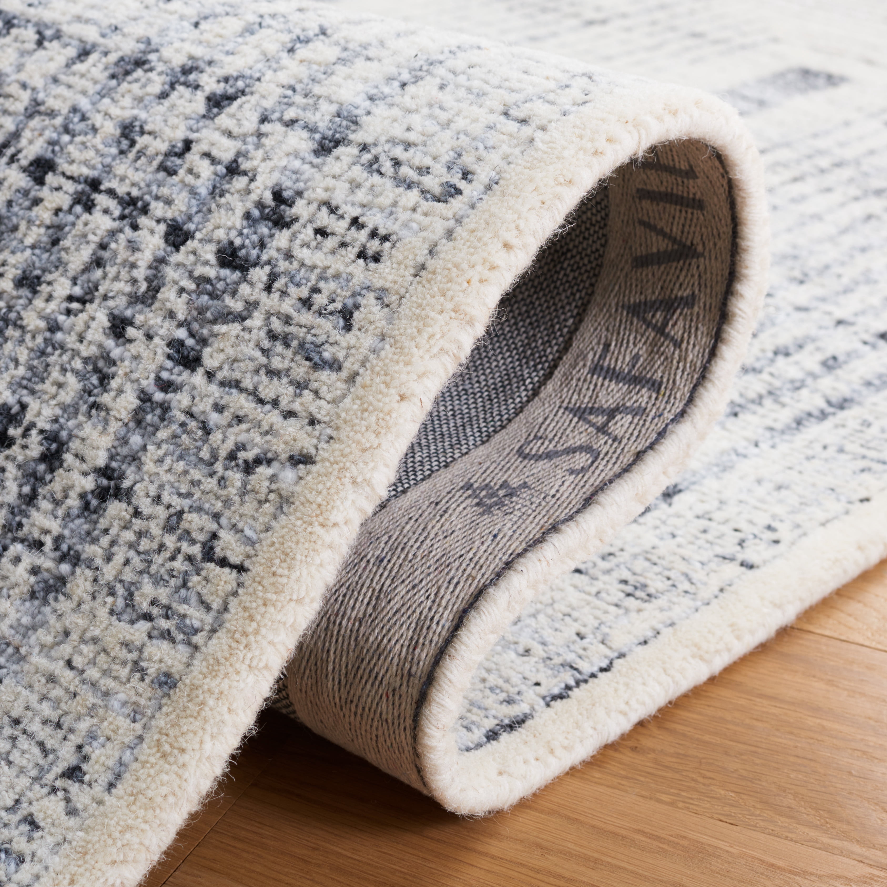 SAFAVIEH Metro Bayon Bordered Area Rug, Light Grey/Ivory, 8' x 10'