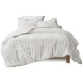 thumbnail image 1 of Couette en Fourrure Sculptée Amara 100% Polyester Madison Park en Ivoire, 1 of 10
