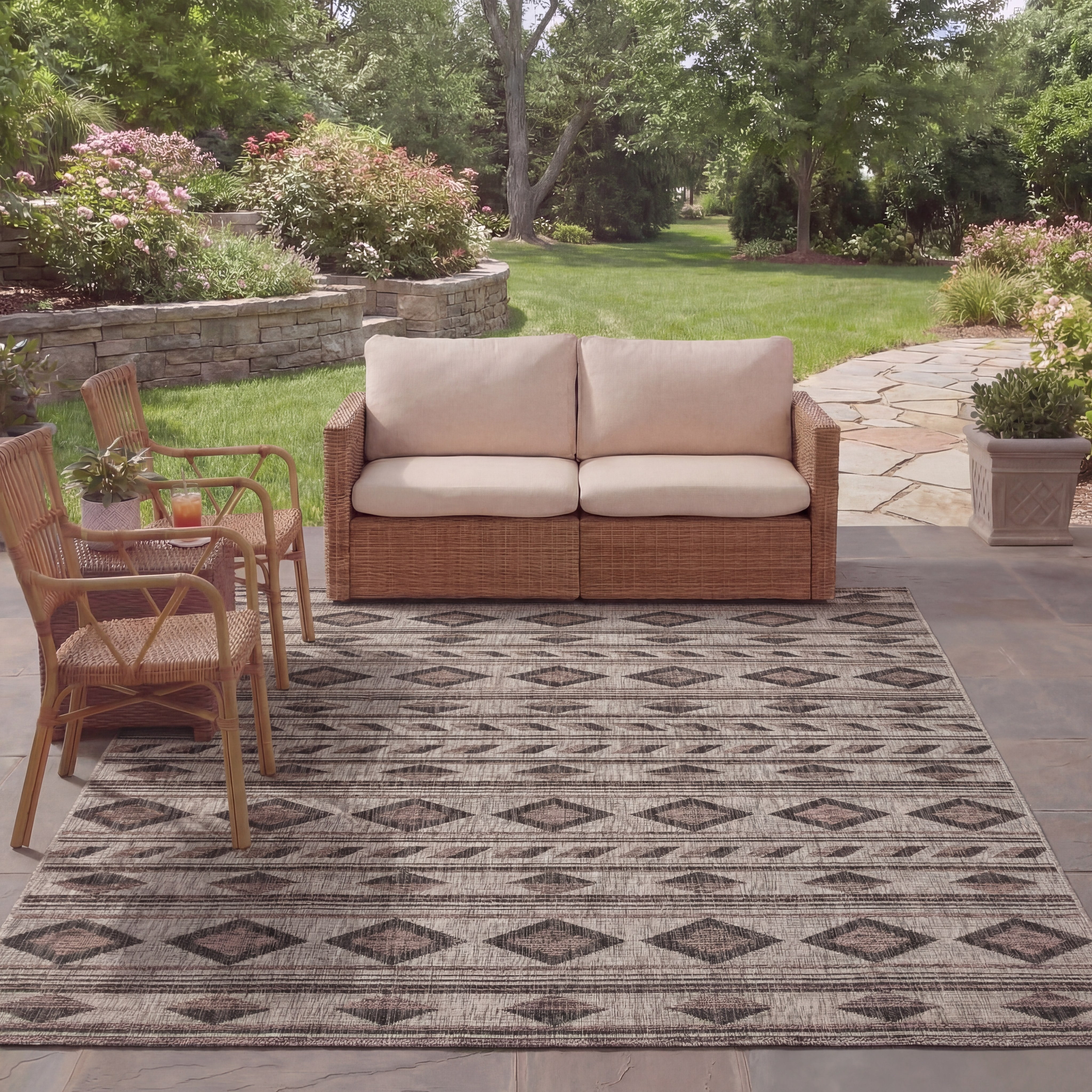 Safavieh Courtyard Allycia Geometric Indoor/Outdoor Area Rug, Gray/Black, 6'7" x 6'7" Square