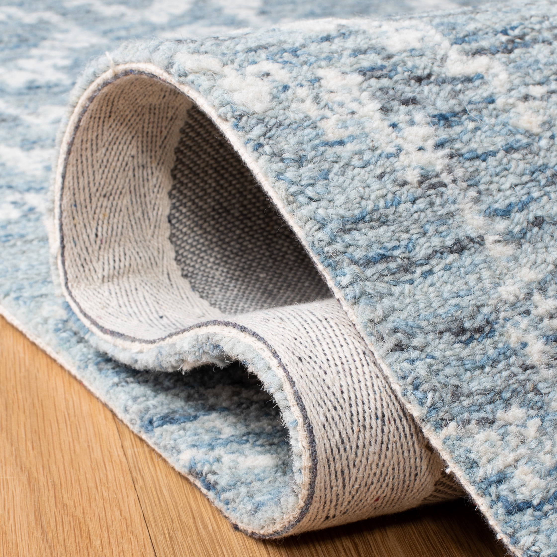 SAFAVIEH Metro Xaviera Diamond Area Rug, Natural/Blue, 6' x 6' Round