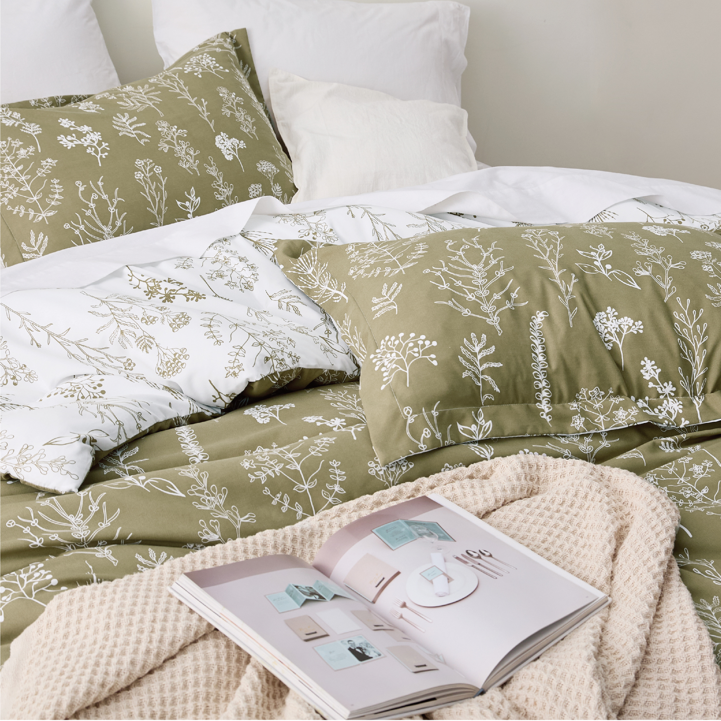 Cozy Comfort 3 Pieces Comforter Sets, 1 Soft Reversible Botanical Flowers Comforter and 2 Pillow Shams, Olive Green, Queen Size