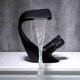 thumbnail image 2 of Grifo de cascada elegante, grifo de lavabo de un solo orificio de latón macizo con acabado negro mate moderno, grifo de baño contemporáneo para sistemas de agua fría y caliente, 2 of 4
