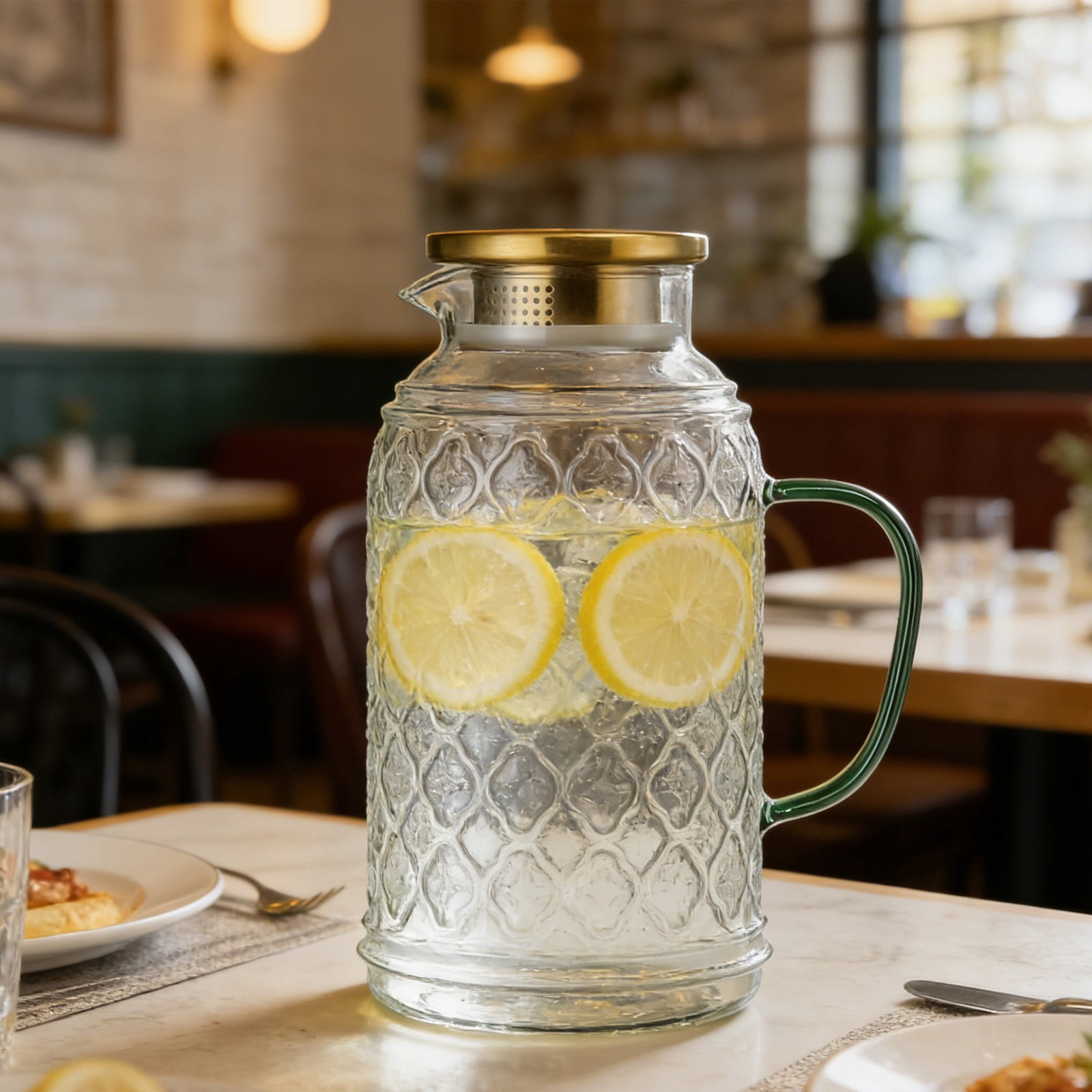 COM1950s Glass Water Pitcher, Large Capacity 2000ml Borosilicate Glass Iced Tea Pitcher, Heat Resistant Water Carafe with Filter Lid, Refrigerator Safe Drink Dispenser for Home Kitchen and Party