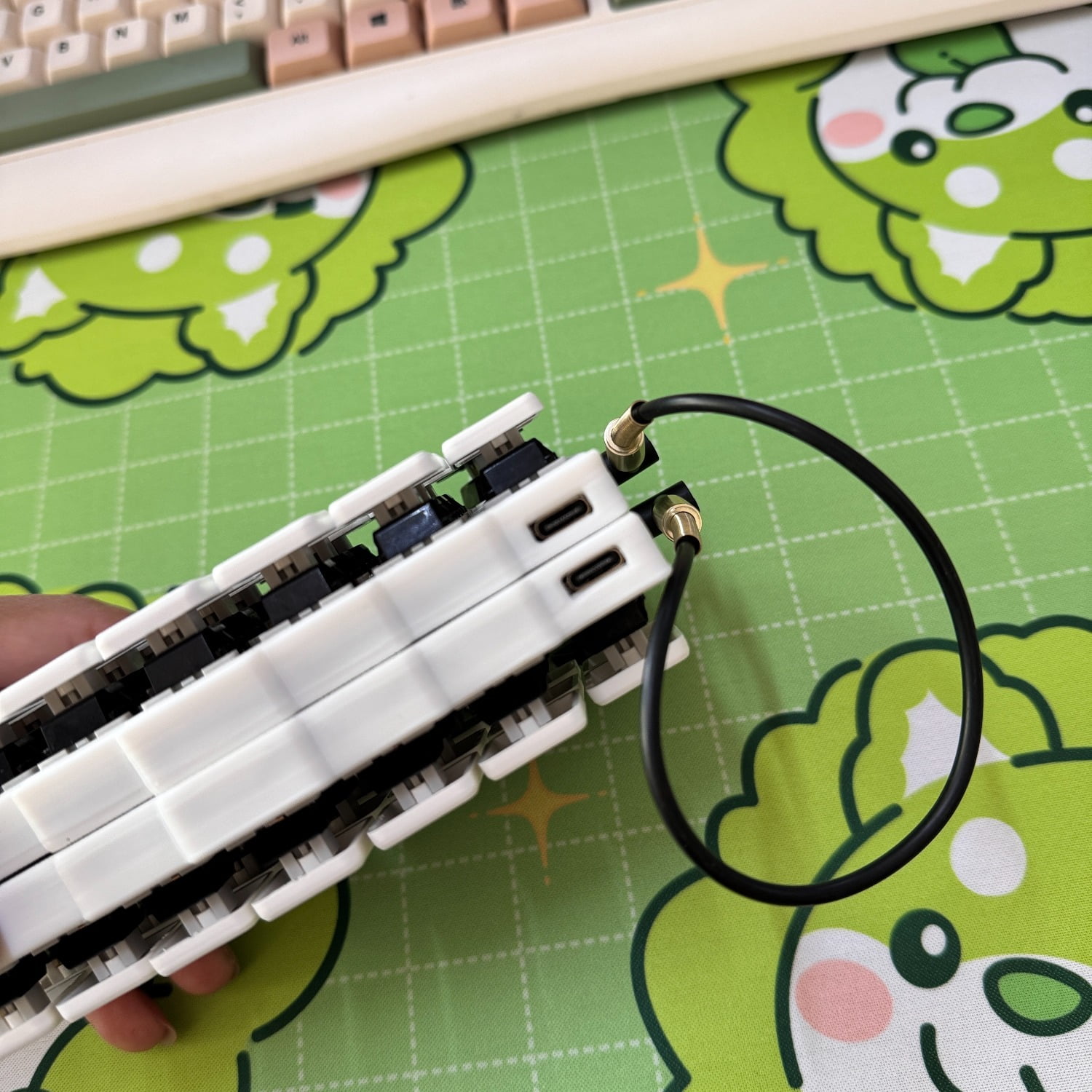 CORNE V4 Split Ergonomic Mechanical Keyboard with Low-Profile Keycaps, Hot-Swappable PCB, QMK/VIA Programmable RGB