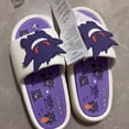 thumbnail image 1 of Zapatillas periféricas de Pokémon Gengar para hombre y mujer, pantuflas de dibujos animados de Eva antideslizantes con infrarrojos, a la moda, para Internet, regalo, 1 of 5
