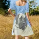 thumbnail image 5 of Mujer de moda con labios rojos, elegante sombrero y vestido color café de manga corta, vestidos de fiesta, vestidos de mujer, 5 of 7