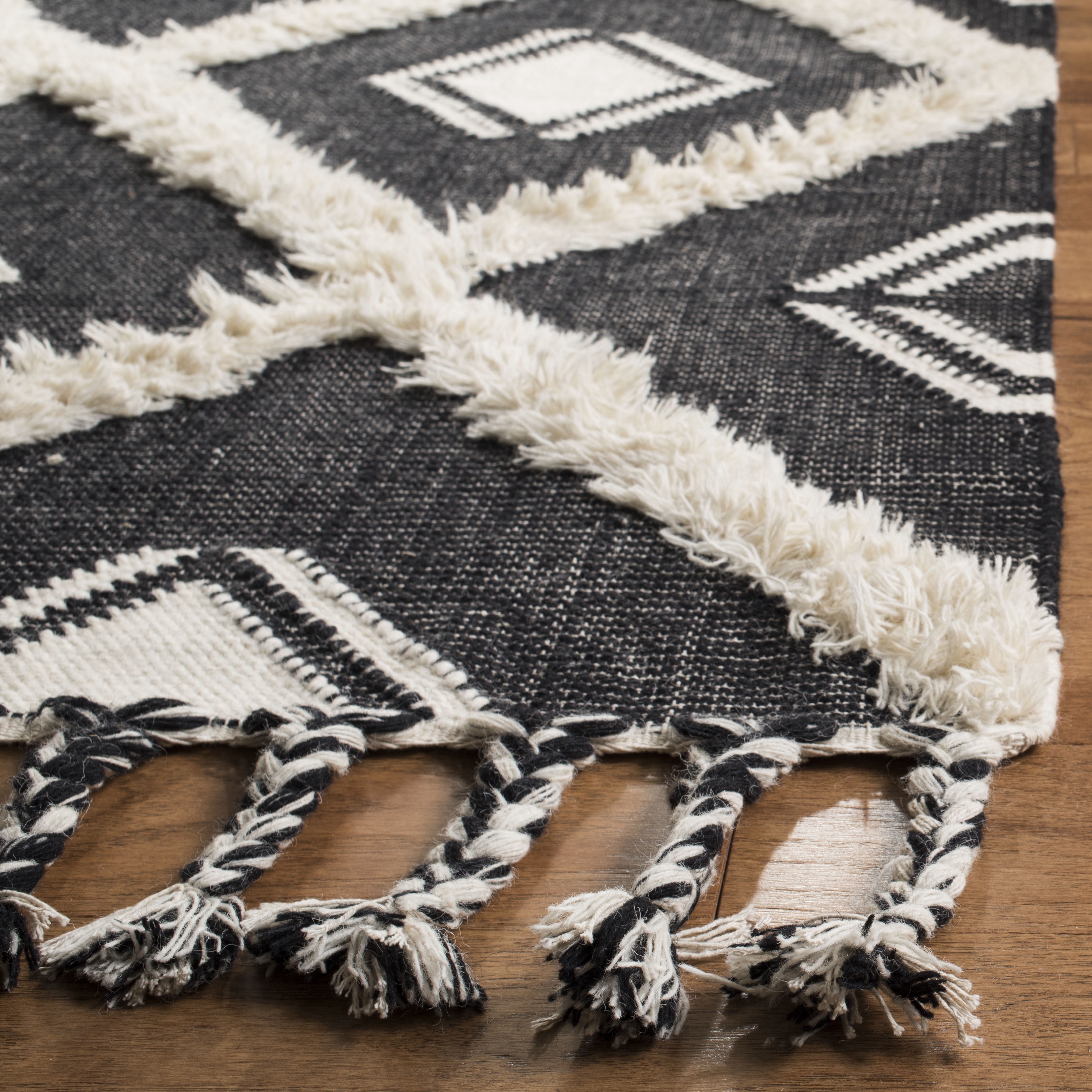 Safavieh Kenya Breana Geometric Area Rug, Black/Ivory, 8' x 10'