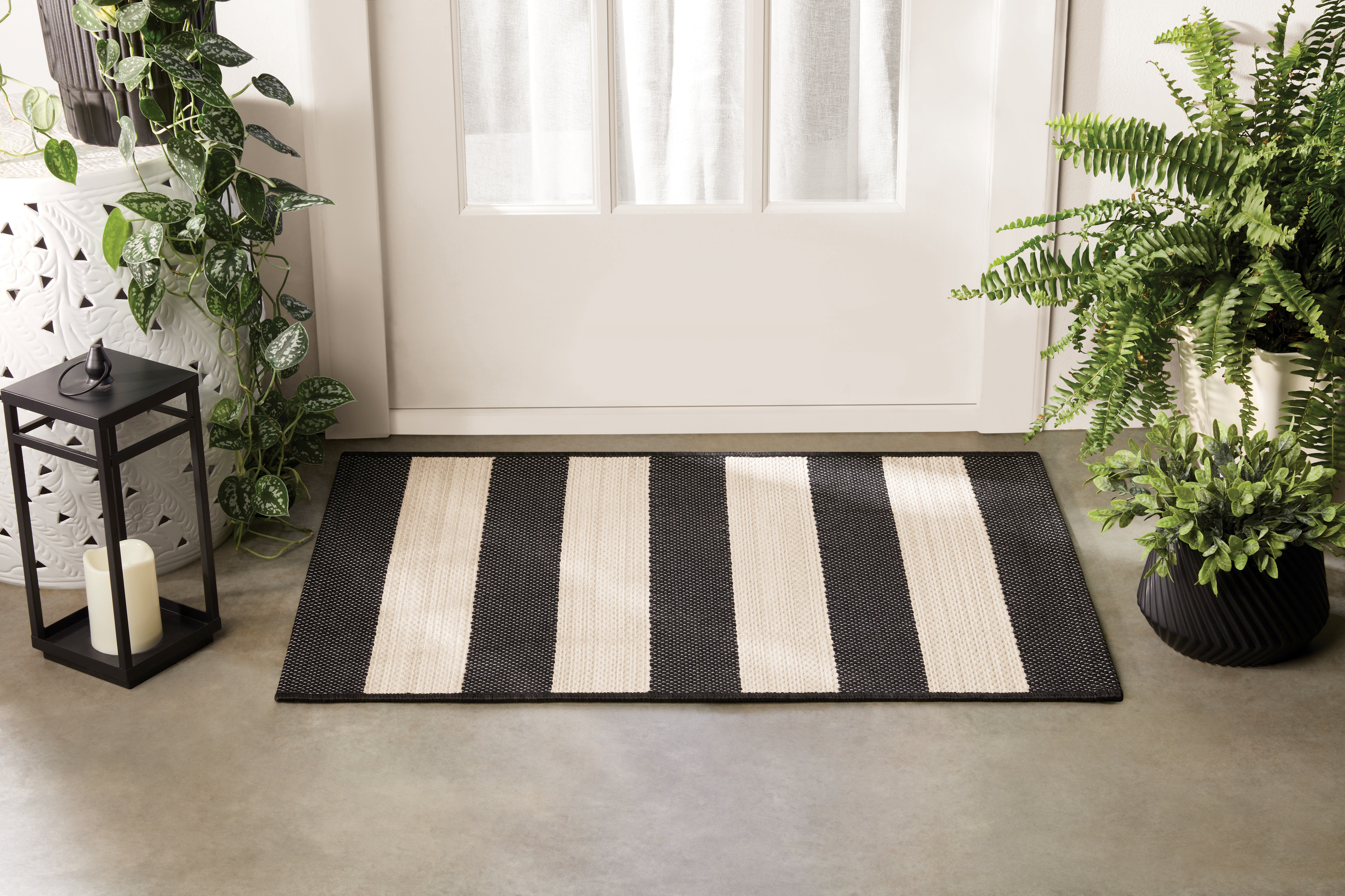 Mainstays 24 in x 36 in Black & White Cabana Stripe Outdoor Scatter Rug