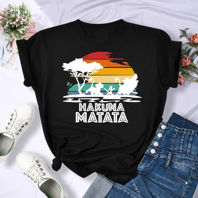 Camiseta con estampado de letras divertidas de Hakuna Matata para mujer, camisetas gráficas Kawaii de dibujos animados de Disney el Rey León, camiseta informal Harajuku para mujer