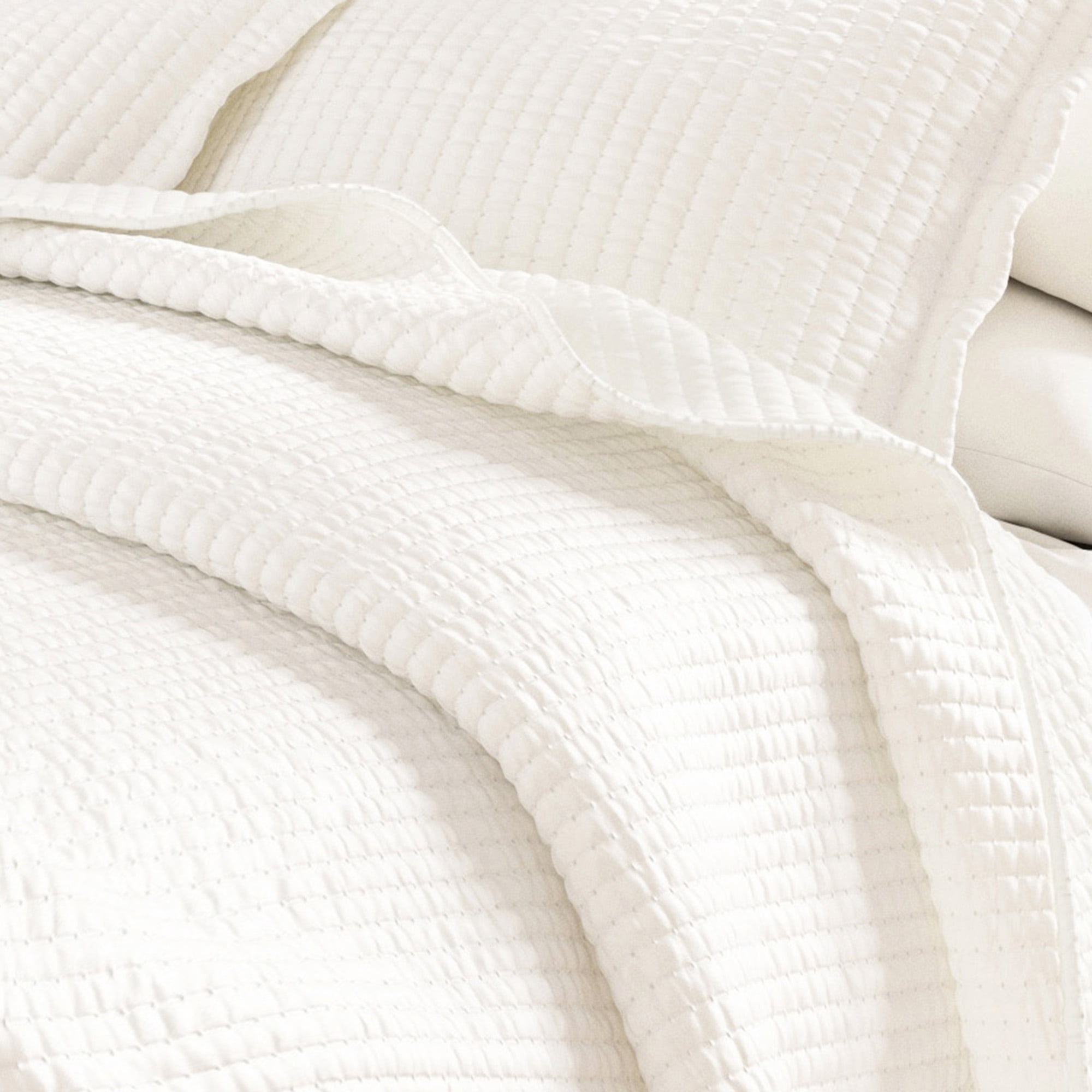 Solid Quilt Set - Lightweight, Soft, All-Season - 2-Piece Reversible Channel Stitched Bedding Set (Twin / Twin XL, White)