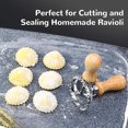 thumbnail image 5 of Juego de sellos de ravioli (juego de 5), cortador de ravioles con manillar de madera, pasta, lasaña de albóndigas, pierogi, cortador de masa y prensa Feliz Sencillez, 5 of 5