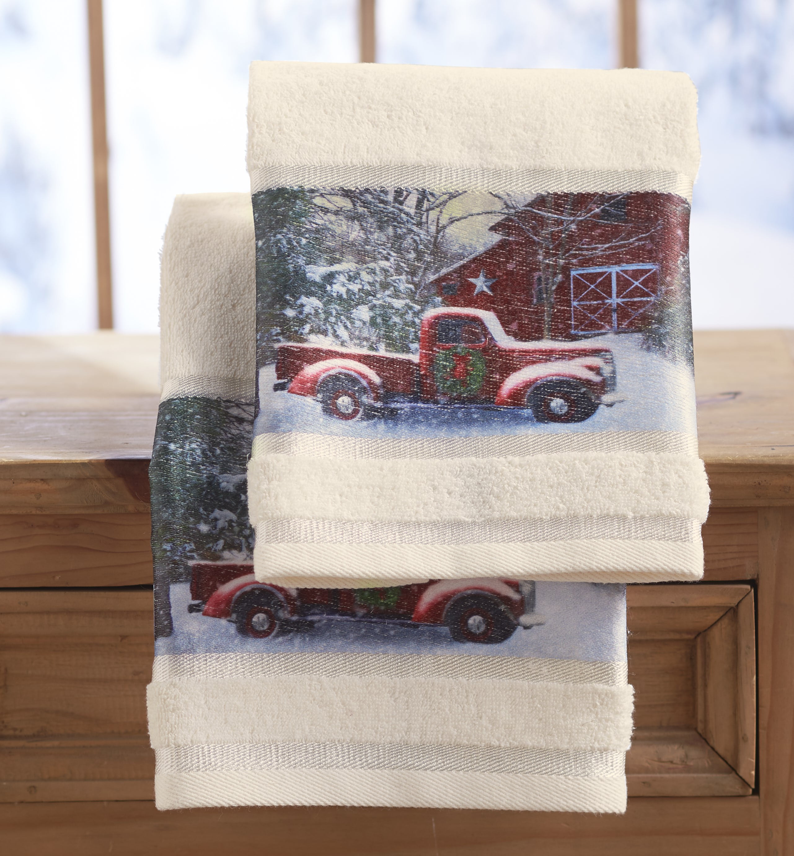 NWT SET OF 2 CHRISTMAS HOLIDAY RED FARM TRUCK KITCHEN HAND OR DISH TOWELS DECOR