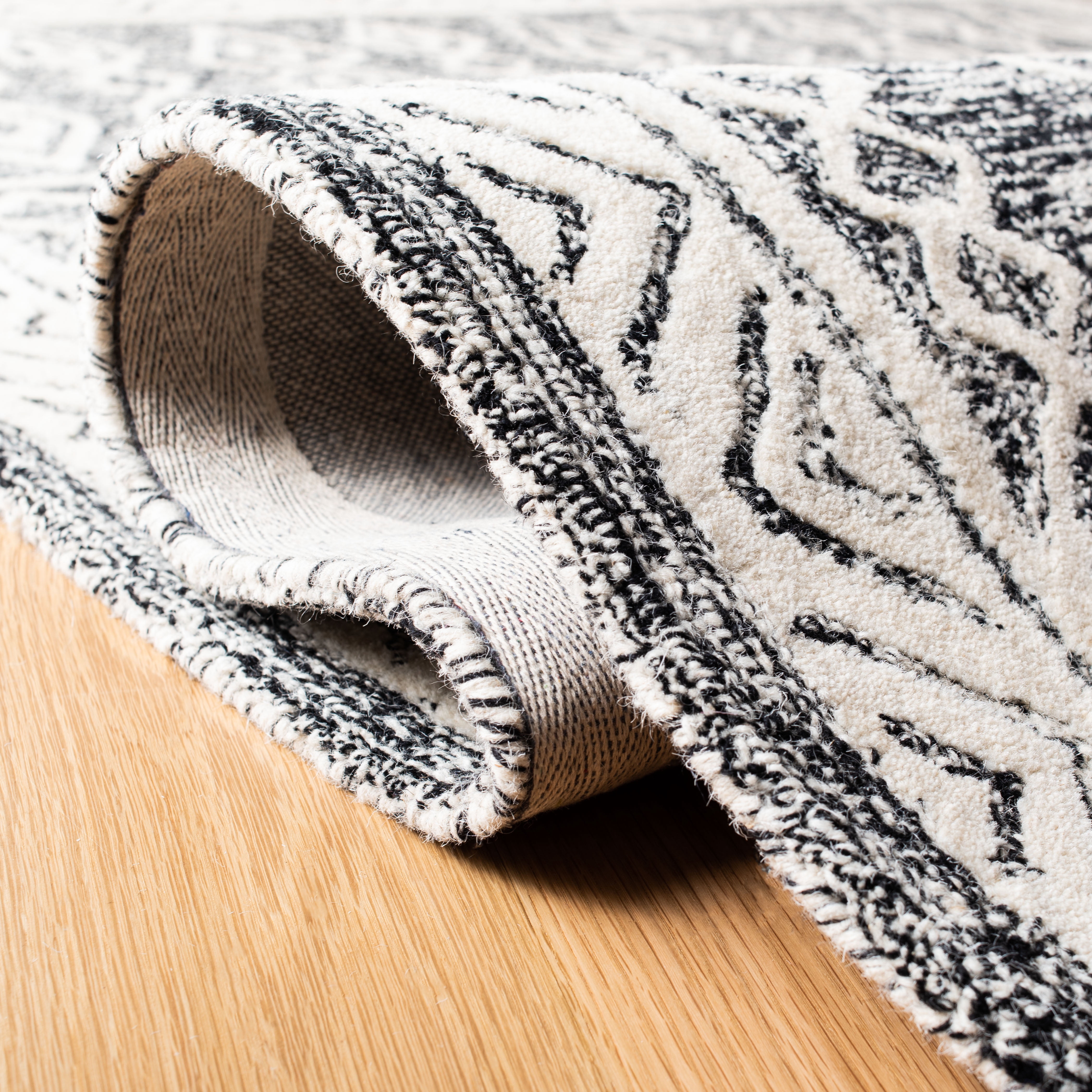 SAFAVIEH Abstract Alastar Geometric Wool Area Rug, Ivory/Black, 6' x 6' Square