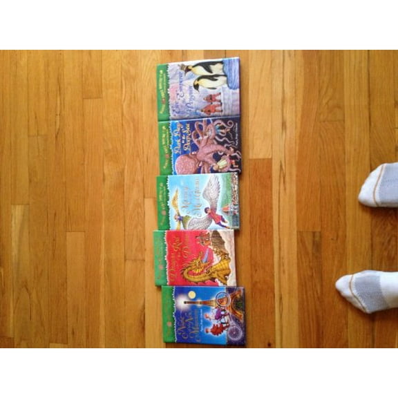 Pre-Owned Night of the New Magicians (Magic Tree House, 35) Paperback