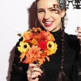 thumbnail image 3 of «Girasol otoñal con rosas y hojas de arce para decoraciones festivas», 3 of 4