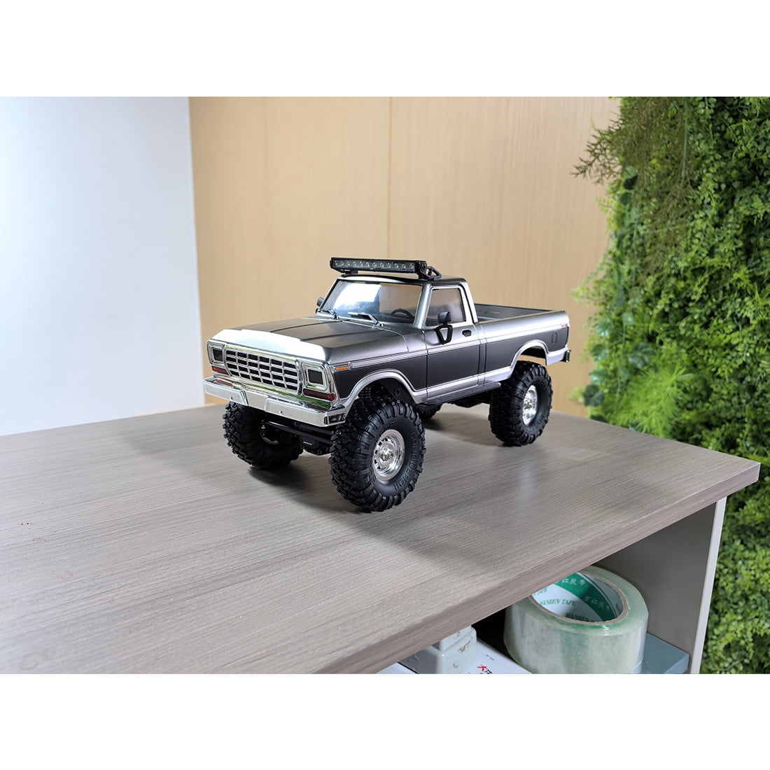 RC Pickup Crawler, 1/16 Scale 4WD Pickup-Style Car with Metal Chassis, Independent Suspension & LED Lighting for Indoor Driving, Outdoor Crawling, Ideal for Adults, Long Playtime (Black)