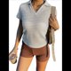 thumbnail image 2 of Camiseta de Corta con Cuello en V para Mujer, Sin Mangas, con Cuello A Rayas, Prendas Casuales de Moda 2025. Albaricoque S, 2 of 9