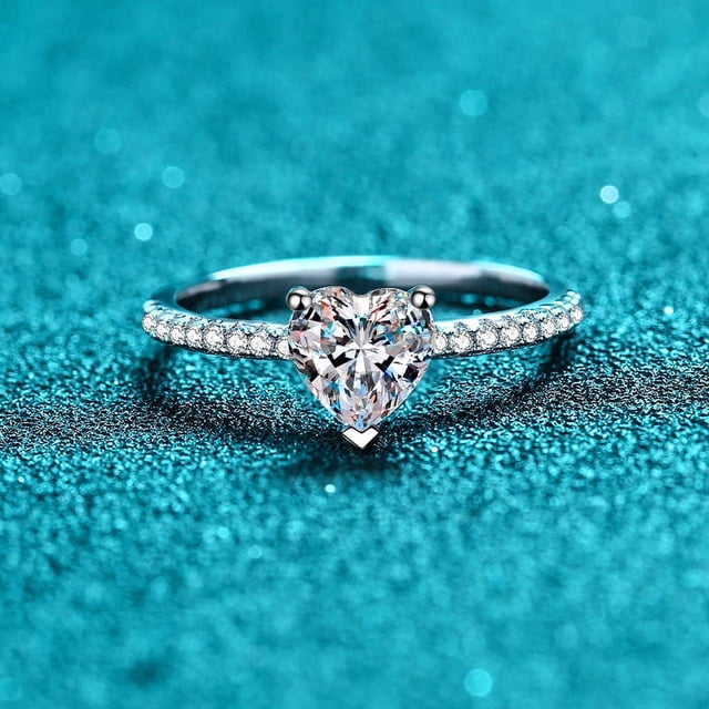 Anillo de compromiso con moissanita en forma de corazón de plata de ley 925 chapado en oro para mujer