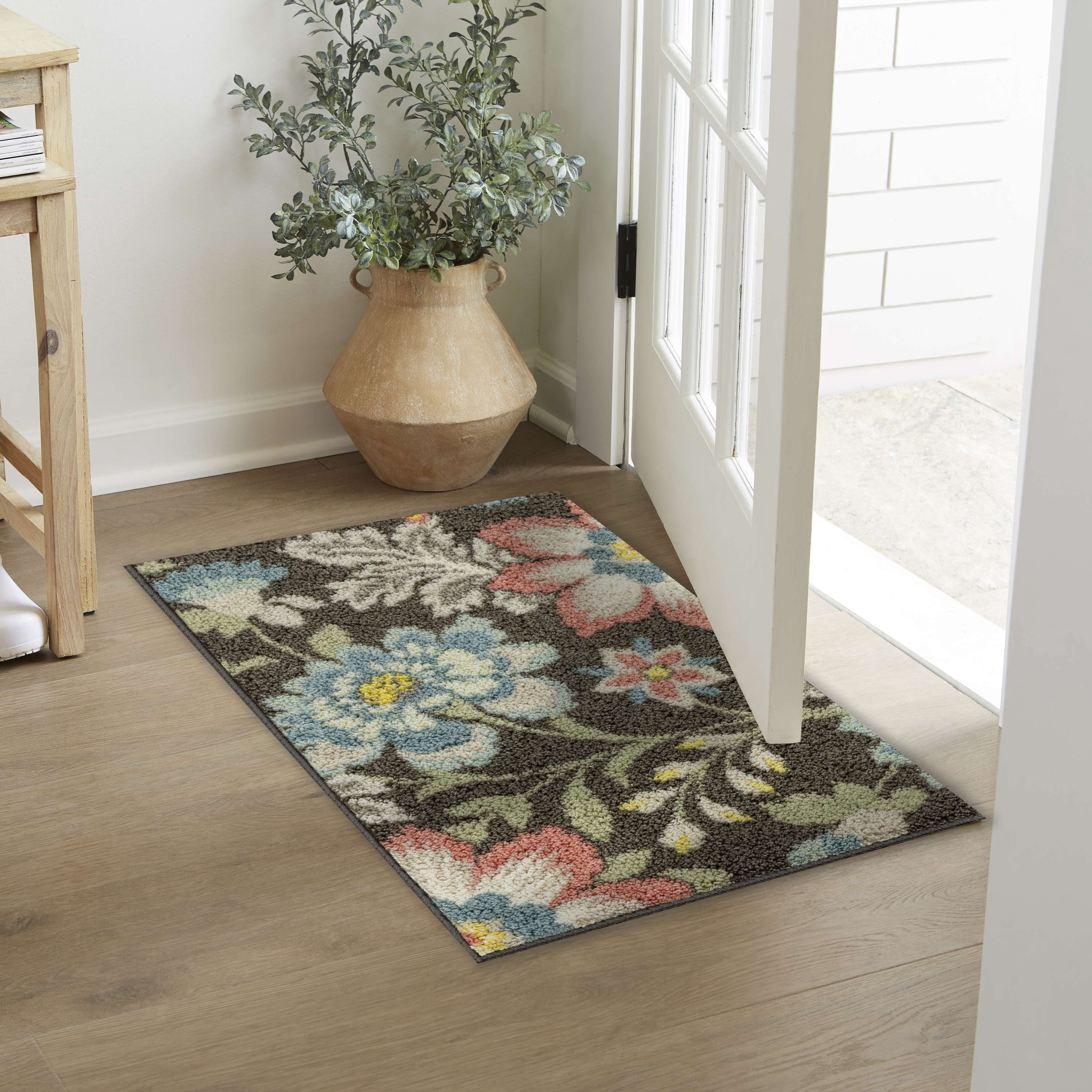 Mainstays Farmhouse Oversized Floral Gray Multicolor Indoor Accent Rug, 1'8"x2'10"