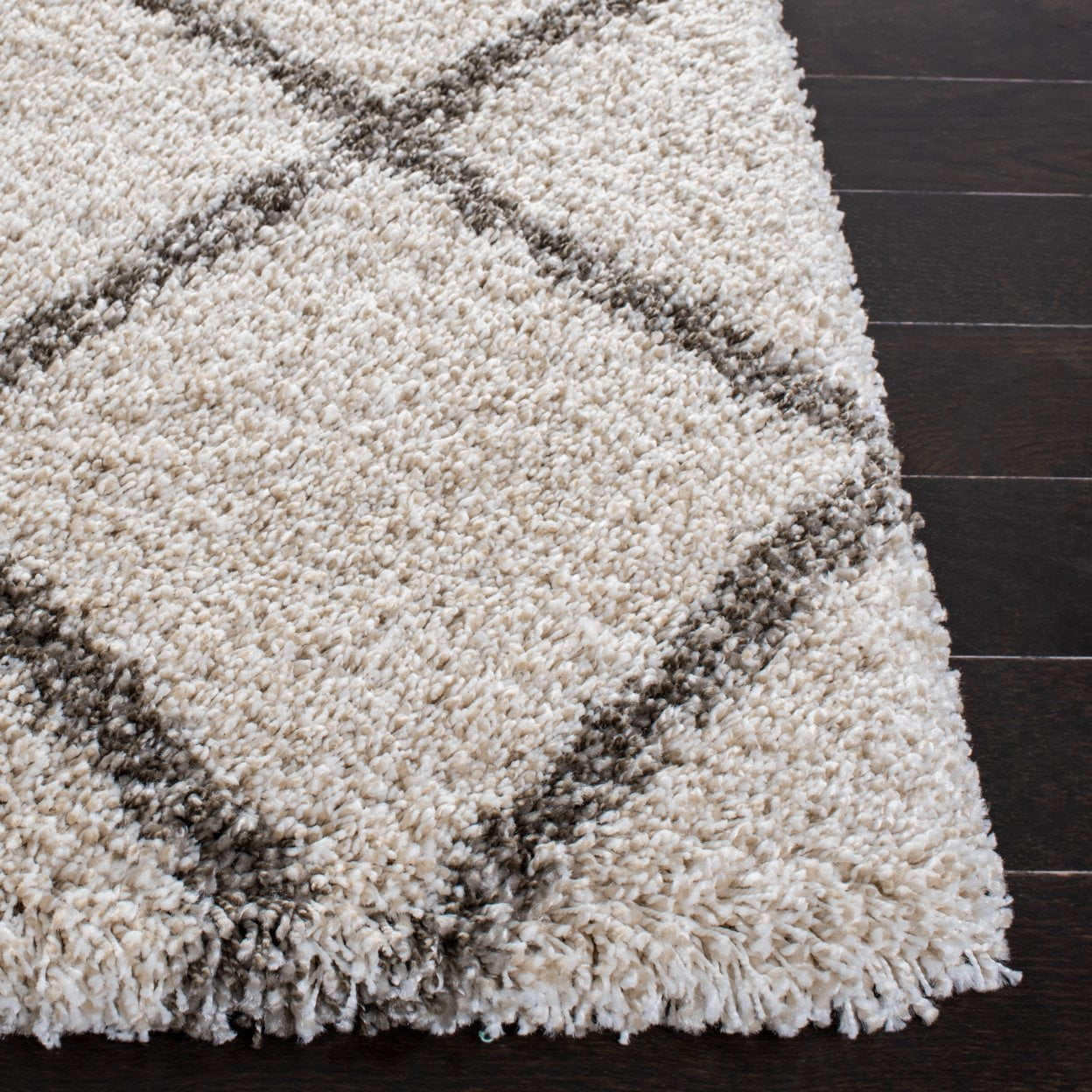 SAFAVIEH Hudson Jackson Trellis Shag Area Rug, Ivory/Grey, 7' x 7' Square