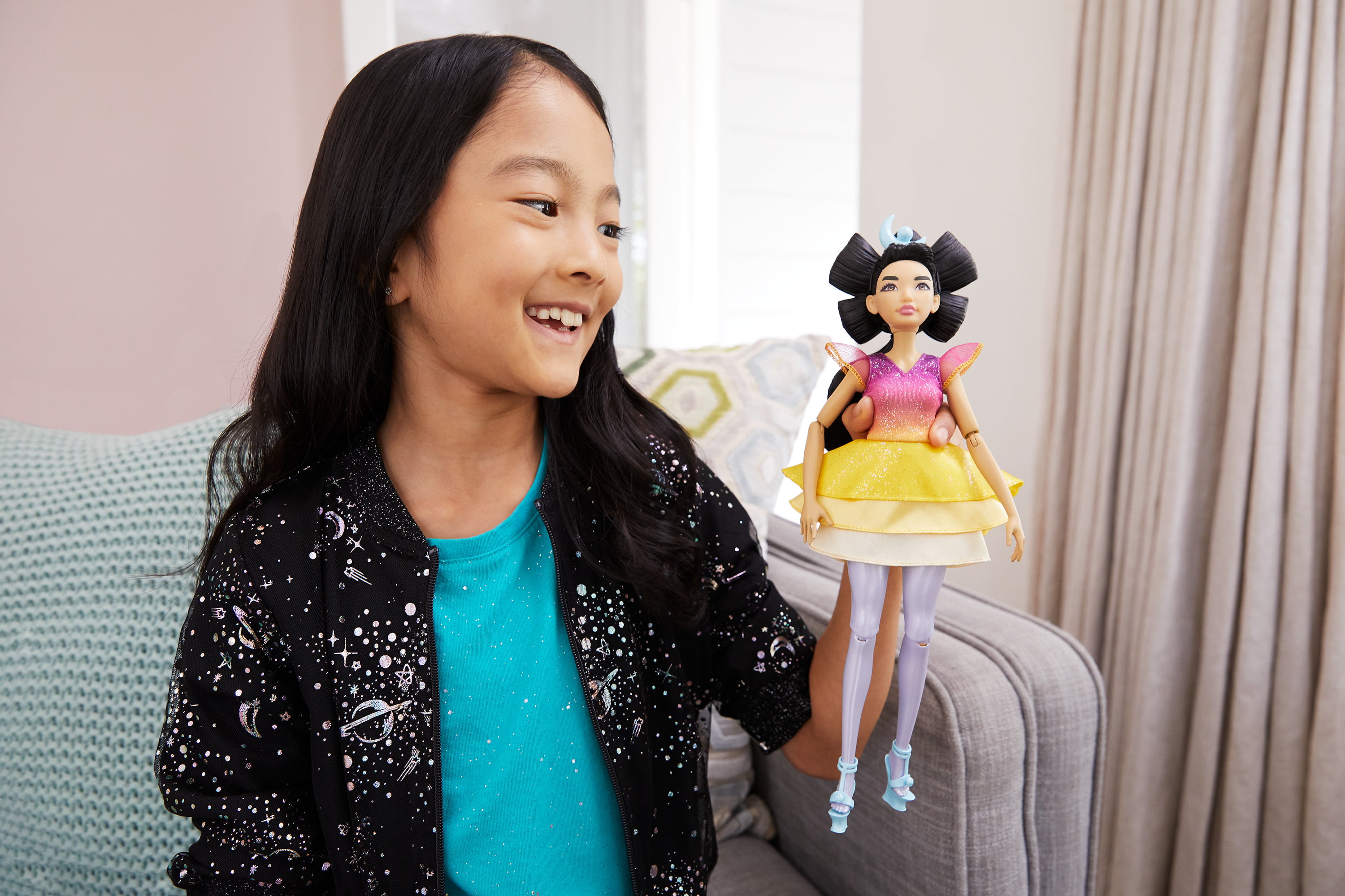 Овер мун. Кукла Луна. :Хви-Чанг Мун. Поющая кукла стелефонаам Китай. Покажи девочку кукла Мун.