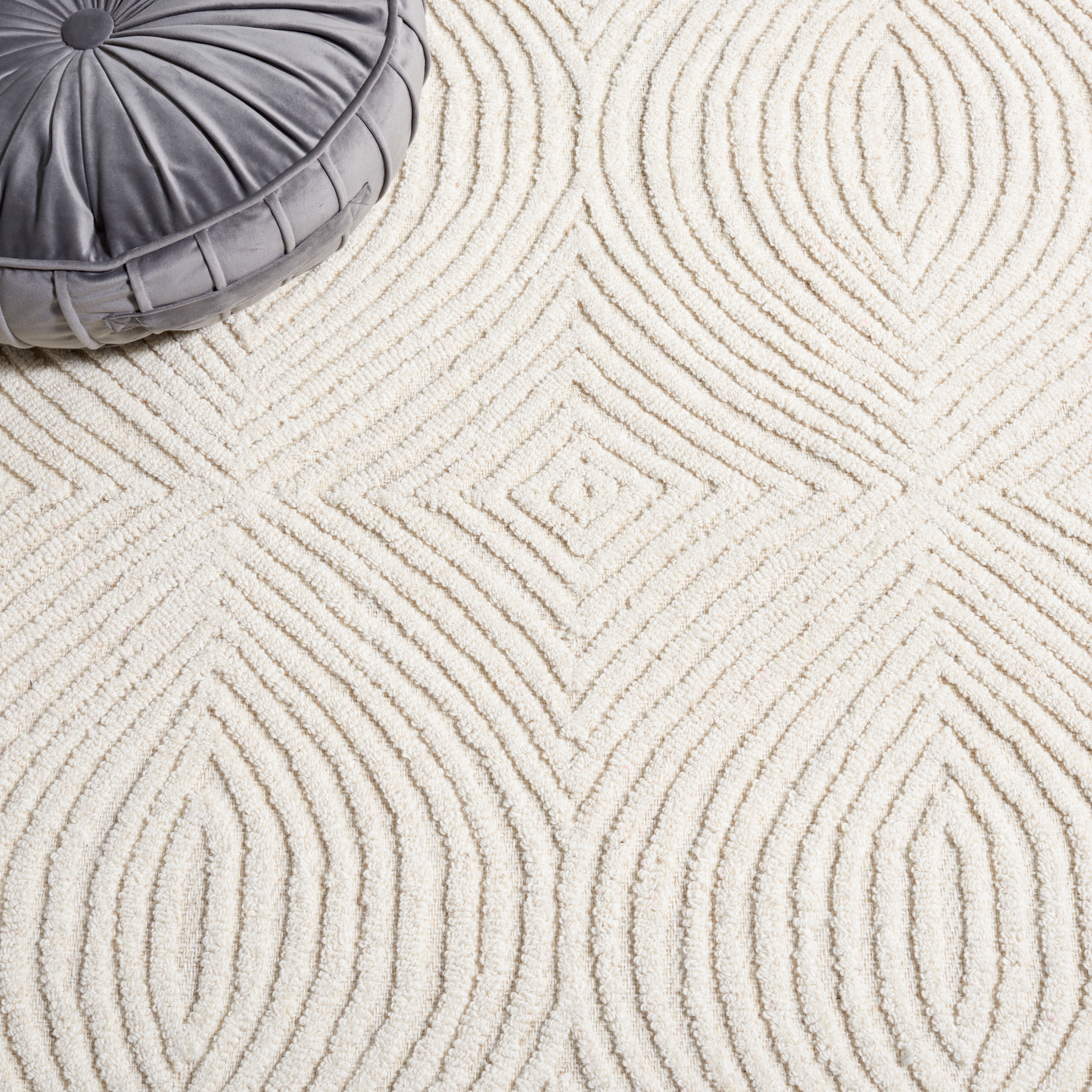 SAFAVIEH Textural Rose Geometric Area Rug, Ivory, 4' x 6'
